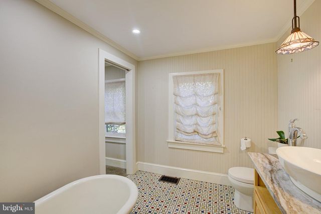 403 6TH AVE, Washington Grove, MD 20880