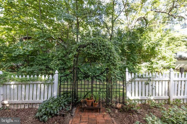 403 6TH AVE, Washington Grove, MD 20880