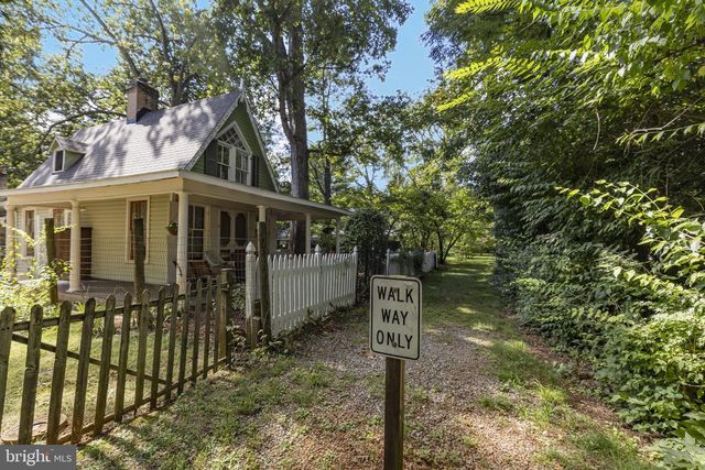 403 6TH AVE, Washington Grove, MD 20880