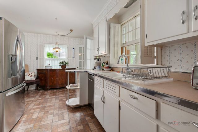 214 Washington Circle, Lake Forest, IL 60045