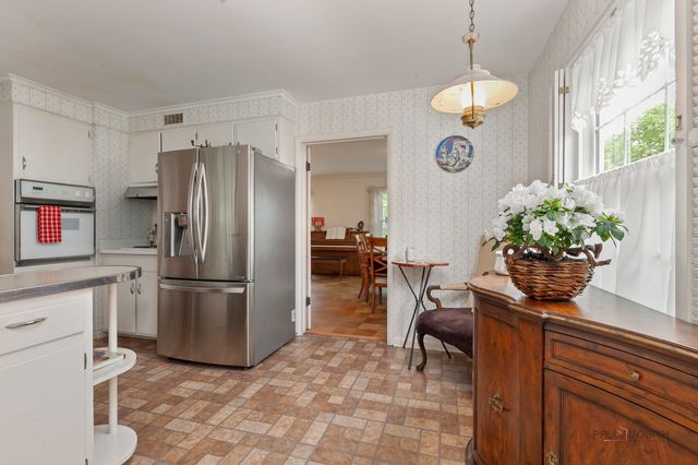 214 Washington Circle, Lake Forest, IL 60045