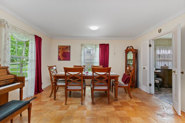 214 Washington Circle, Lake Forest, IL 60045