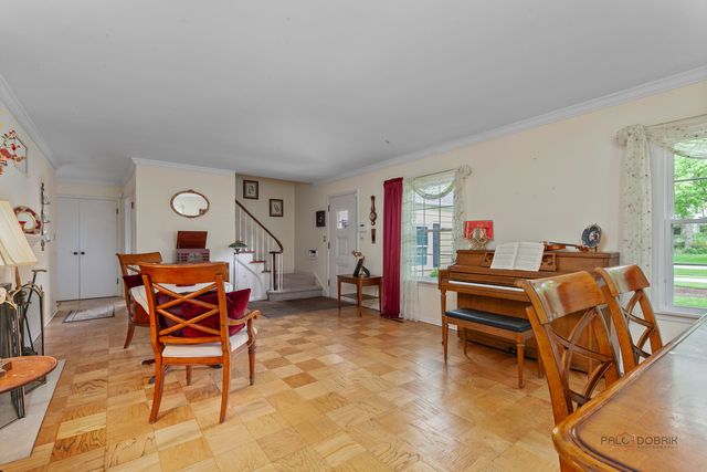 214 Washington Circle, Lake Forest, IL 60045
