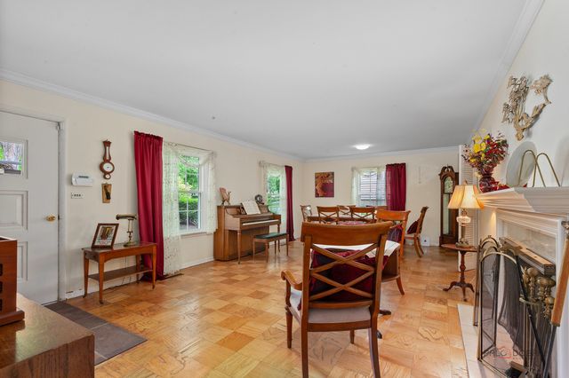 214 Washington Circle, Lake Forest, IL 60045