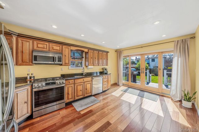 36 Nottingham Avenue, Patchogue, NY 11772