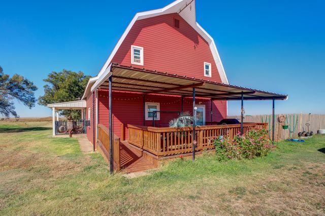 1548 S I-27, Hale Center, TX 79041