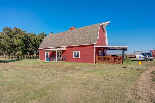 1548 S I-27, Hale Center, TX 79041