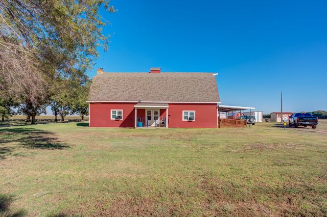 1548 S I-27, Hale Center, TX 79041