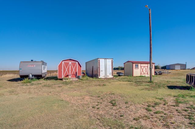 1548 S I-27, Hale Center, TX 79041