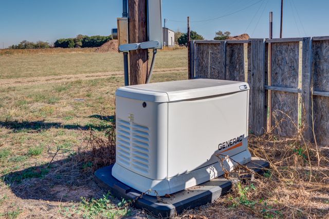 1548 S I-27, Hale Center, TX 79041