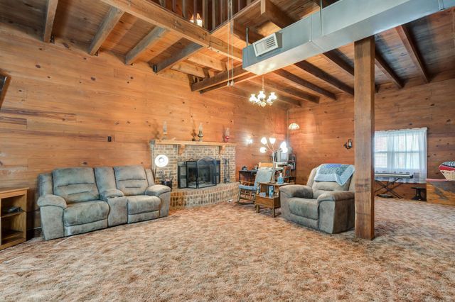 1548 S I-27, Hale Center, TX 79041