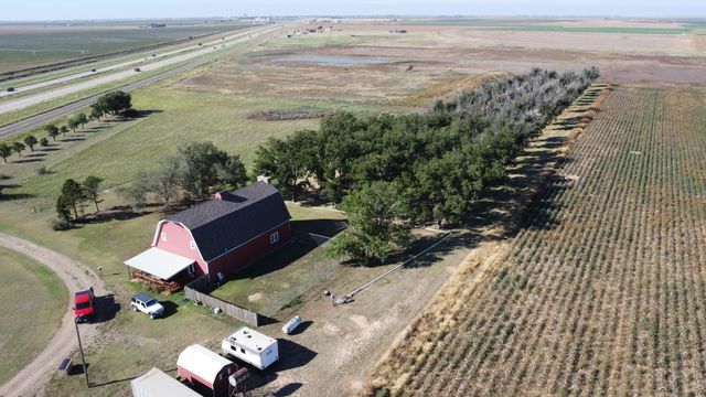 1548 S I-27, Hale Center, TX 79041