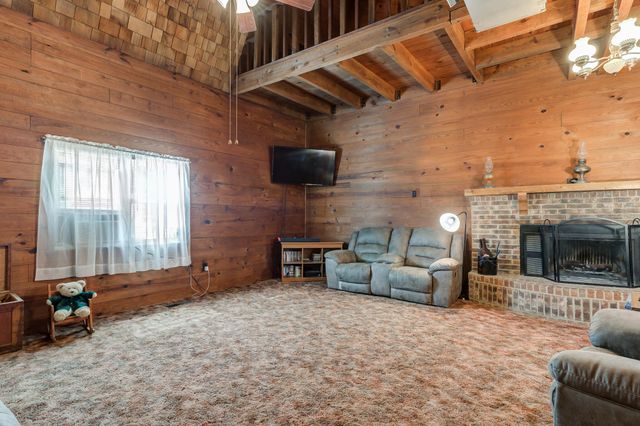 1548 S I-27, Hale Center, TX 79041