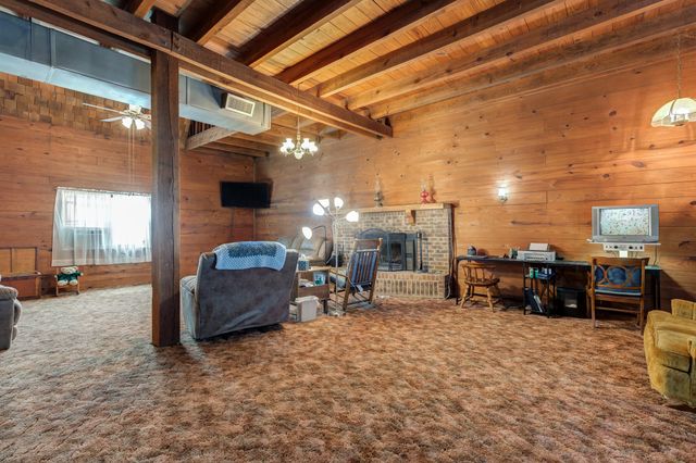 1548 S I-27, Hale Center, TX 79041