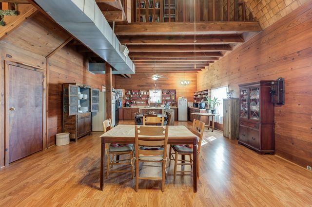 1548 S I-27, Hale Center, TX 79041