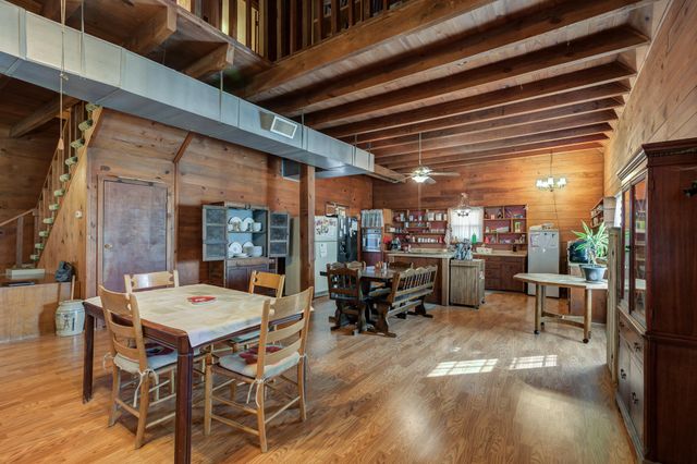 1548 S I-27, Hale Center, TX 79041