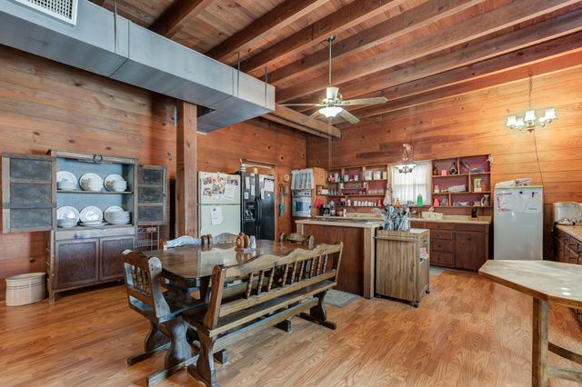 1548 S I-27, Hale Center, TX 79041