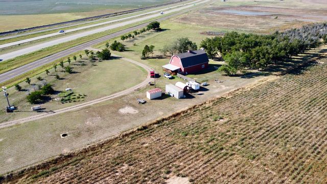 1548 S I-27, Hale Center, TX 79041