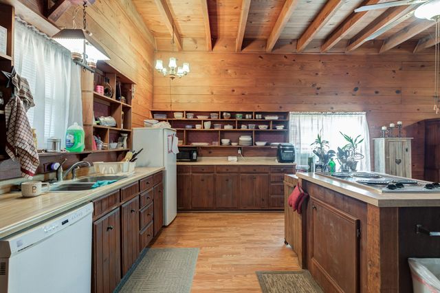 1548 S I-27, Hale Center, TX 79041