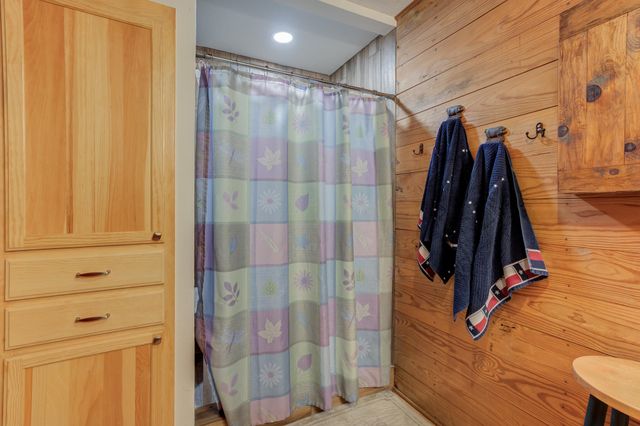 1548 S I-27, Hale Center, TX 79041