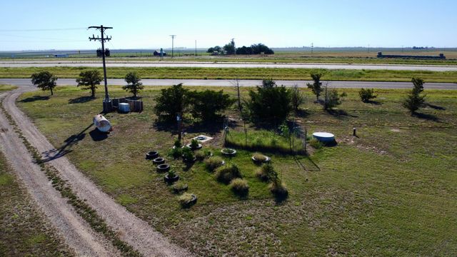 1548 S I-27, Hale Center, TX 79041