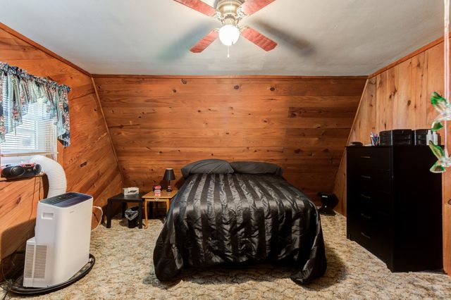 1548 S I-27, Hale Center, TX 79041