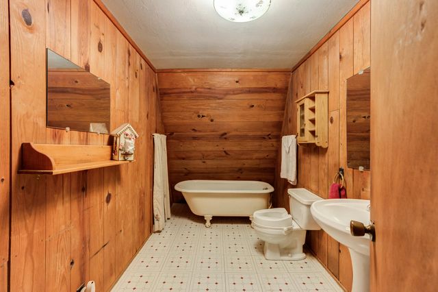 1548 S I-27, Hale Center, TX 79041