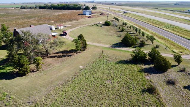 1548 S I-27, Hale Center, TX 79041