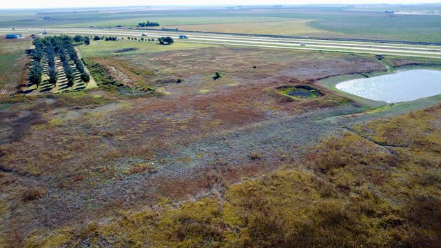 1548 S I-27, Hale Center, TX 79041