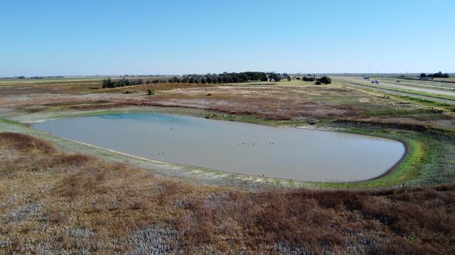 1548 S I-27, Hale Center, TX 79041