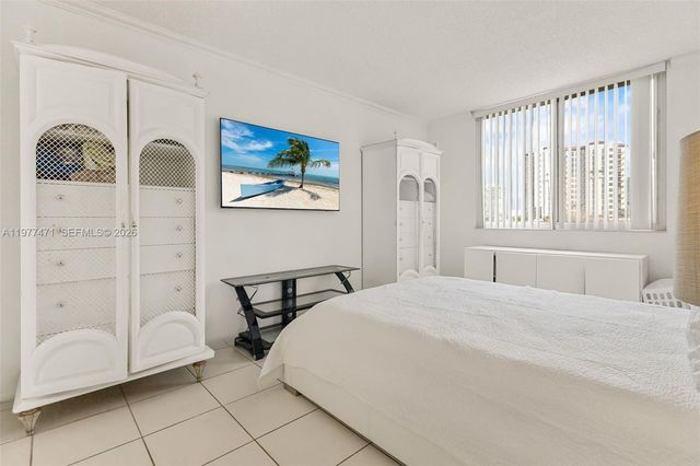 300 Bayview Dr 509, Sunny Isles Beach, FL 33160