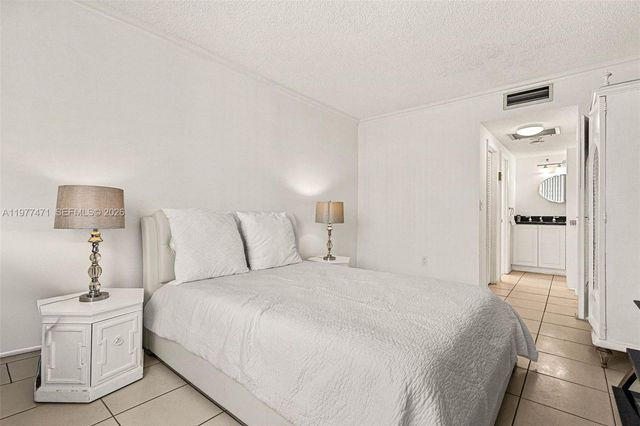 300 Bayview Dr 509, Sunny Isles Beach, FL 33160