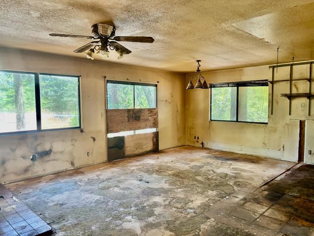 6930 Ridgeway Dr, Pollock Pines, CA 95726