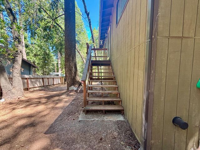 6930 Ridgeway Dr, Pollock Pines, CA 95726