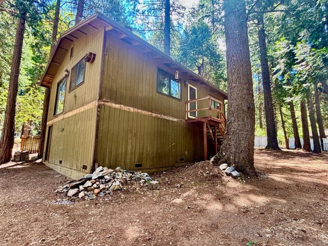 6930 Ridgeway Dr, Pollock Pines, CA 95726
