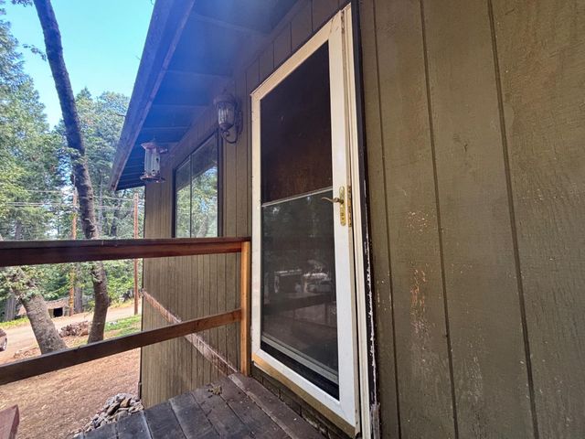 6930 Ridgeway Dr, Pollock Pines, CA 95726