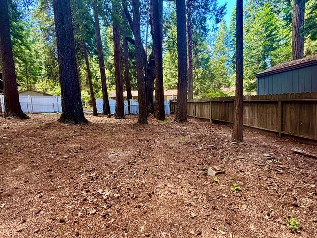 6930 Ridgeway Dr, Pollock Pines, CA 95726
