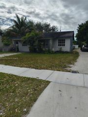 5718 Mckinley Street, Hollywood, FL 33021