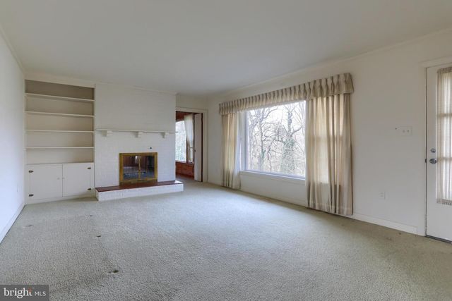 359 E GRANADA AVE, Hershey, PA 17033