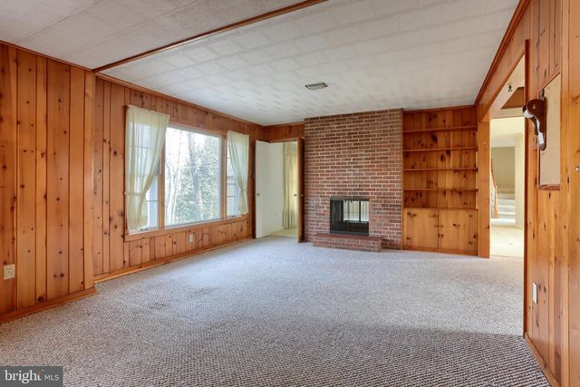 359 E GRANADA AVE, Hershey, PA 17033