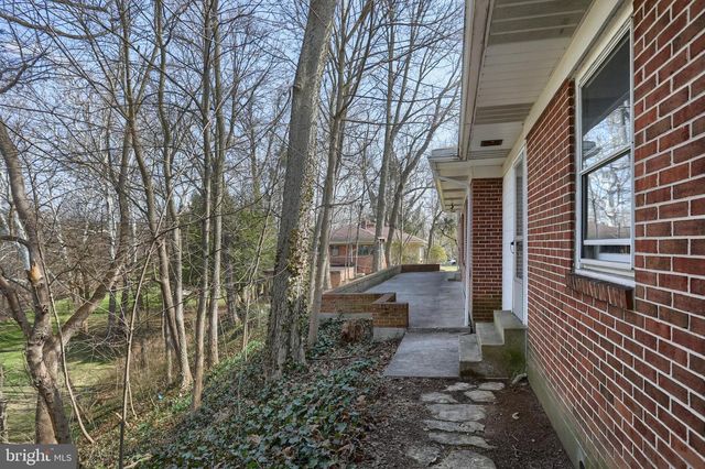 359 E GRANADA AVE, Hershey, PA 17033