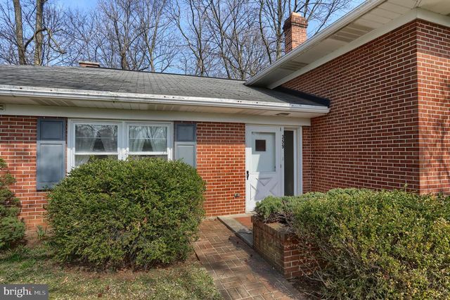 359 E GRANADA AVE, Hershey, PA 17033