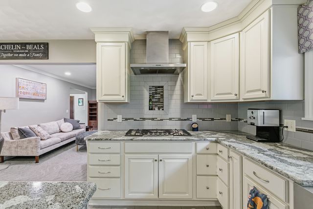 116 Elmhurst Lane, Riverdale, IA 52722