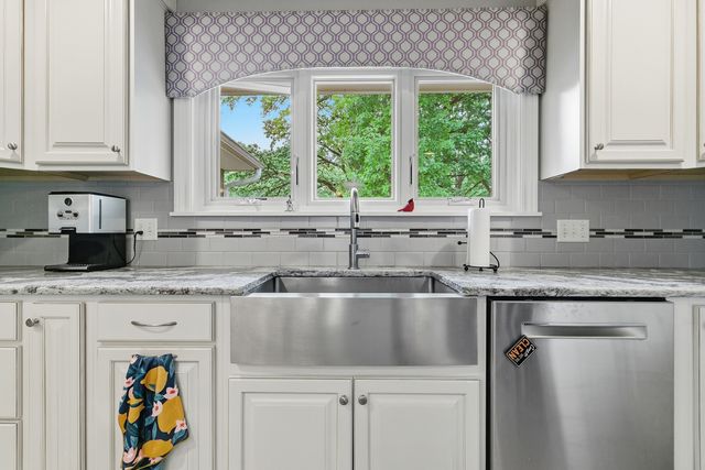 116 Elmhurst Lane, Riverdale, IA 52722