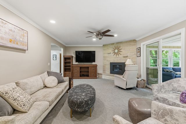 116 Elmhurst Lane, Riverdale, IA 52722
