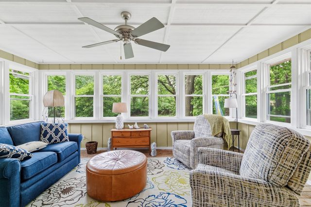 116 Elmhurst Lane, Riverdale, IA 52722
