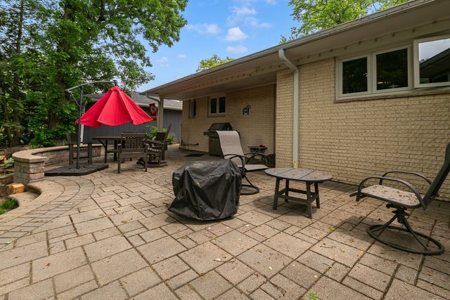 116 Elmhurst Lane, Riverdale, IA 52722