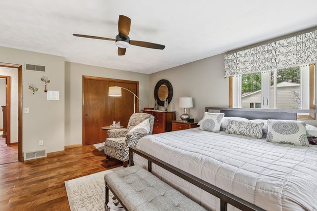 116 Elmhurst Lane, Riverdale, IA 52722