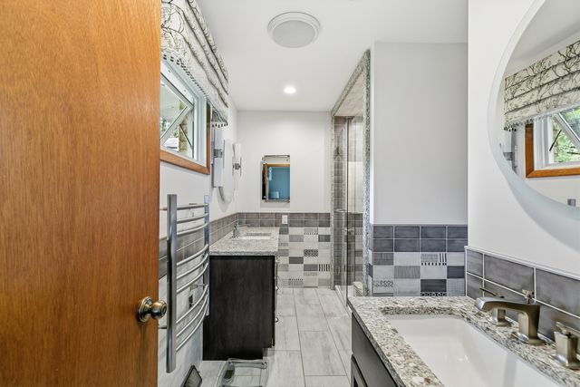116 Elmhurst Lane, Riverdale, IA 52722