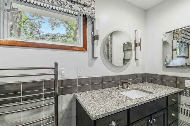 116 Elmhurst Lane, Riverdale, IA 52722